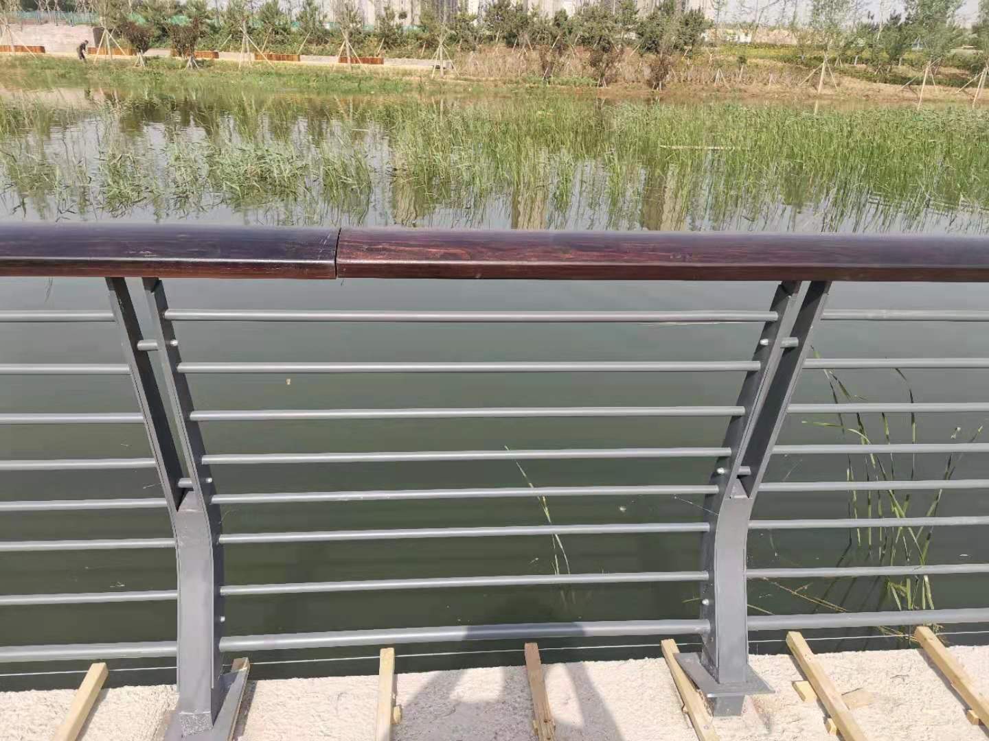 东莞市桥梁防撞护栏铝合金护栏 - 一站式服务